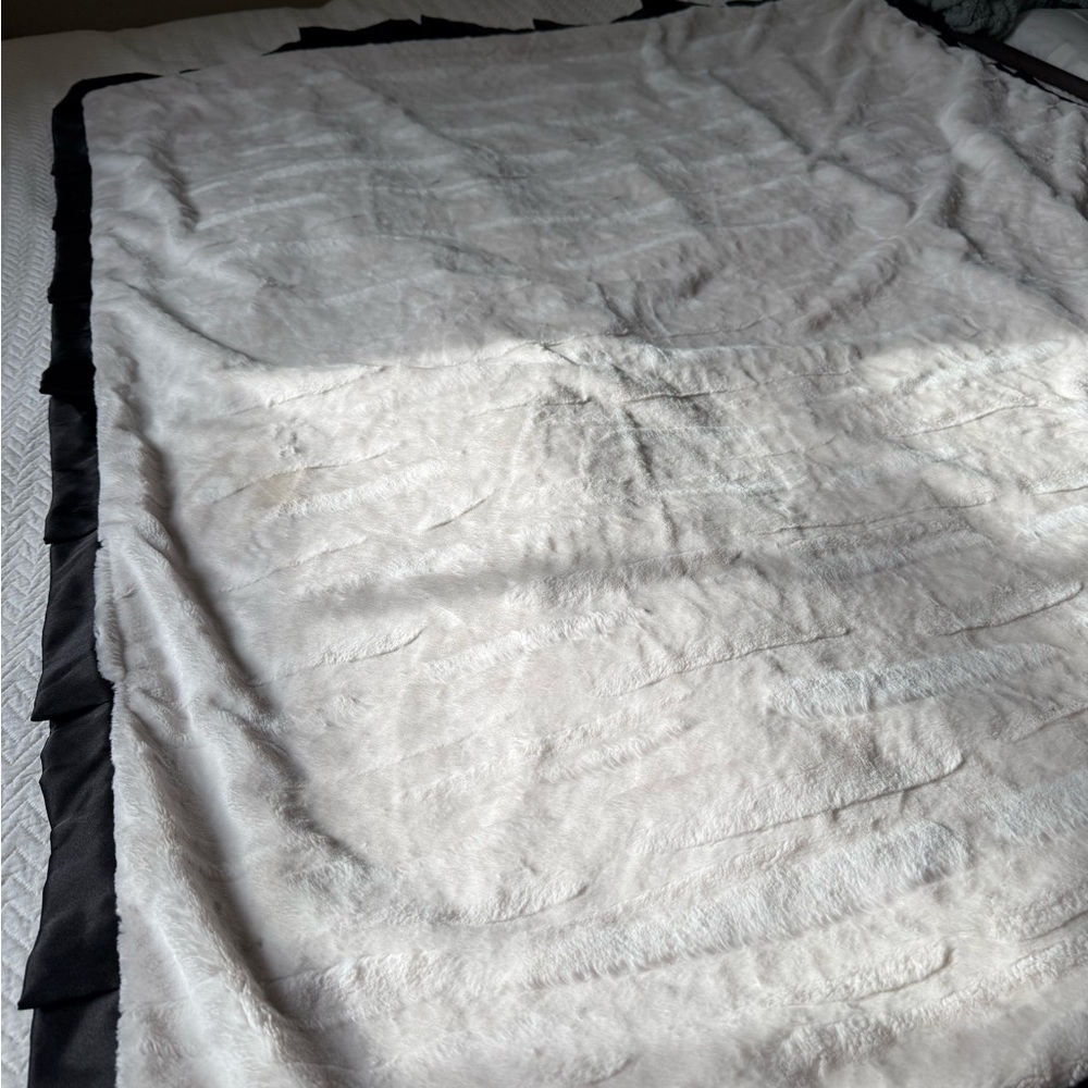 Minky Couture White and Black Blanket with Tropical Pineapple Design - Picture 4 of 5